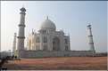 Le Taj Mahal fut édifié au milieu du XVII ème siècle pour servir de sépulture à l'une des femmes de l'empereur Shah Jahan. Agra. (14)