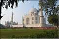 Le Taj Mahal fut édifié au milieu du XVII ème siècle pour servir de sépulture à l'une des femmes de l'empereur Shah Jahan. Agra. (15)