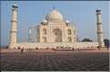 Le Taj Mahal fut édifié au milieu du XVII ème siècle pour servir de sépulture à l'une des femmes de l'empereur Shah Jahan. Agra. (20)
