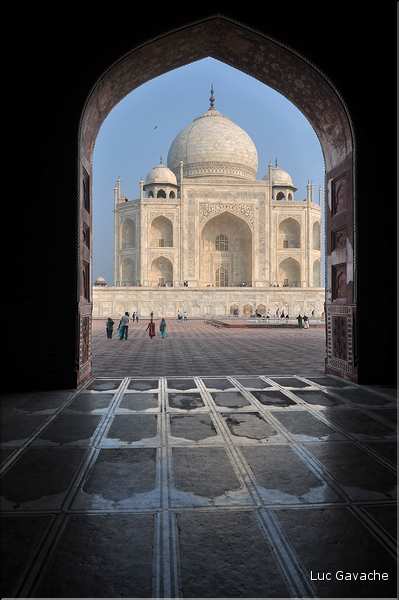 Le Taj Mahal fut édifié au milieu du XVII ème siècle pour servir de sépulture à l'une des femmes de l'empereur Shah Jahan. Agra. (21)