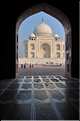 Le Taj Mahal fut édifié au milieu du XVII ème siècle pour servir de sépulture à l'une des femmes de l'empereur Shah Jahan. Agra. (21)