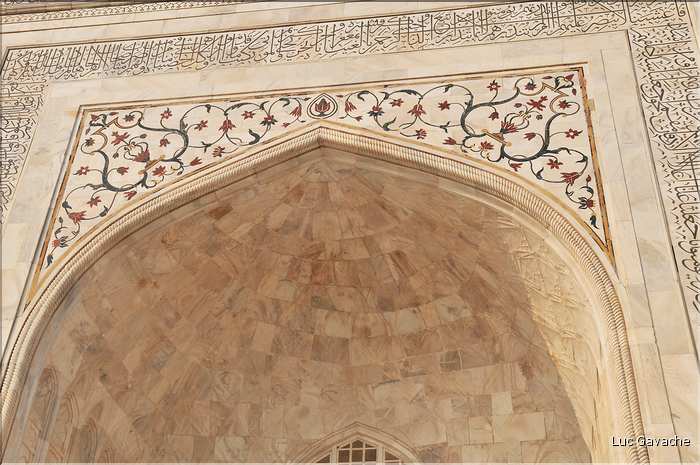 Le Taj Mahal fut édifié au milieu du XVII ème siècle pour servir de sépulture à l'une des femmes de l'empereur Shah Jahan. Agra. (23)