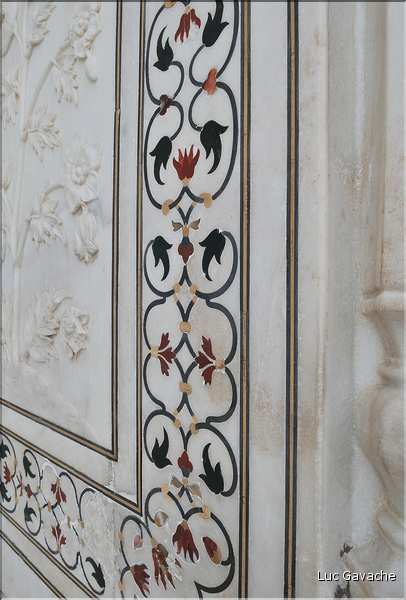 Le Taj Mahal fut édifié au milieu du XVII ème siècle pour servir de sépulture à l'une des femmes de l'empereur Shah Jahan. Agra. (29)