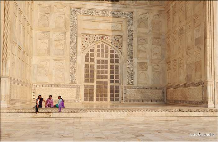 Le Taj Mahal fut édifié au milieu du XVII ème siècle pour servir de sépulture à l'une des femmes de l'empereur Shah Jahan. Agra. (34)