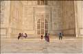 Le Taj Mahal fut édifié au milieu du XVII ème siècle pour servir de sépulture à l'une des femmes de l'empereur Shah Jahan. Agra. (36)