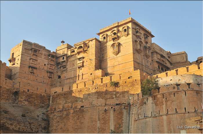 La forteresse de grès jaune de Jaisalmer se situe dans l'Ouest du Rajasthan prés du Pakistan. XII, XV & XVI ème siècle. (7)