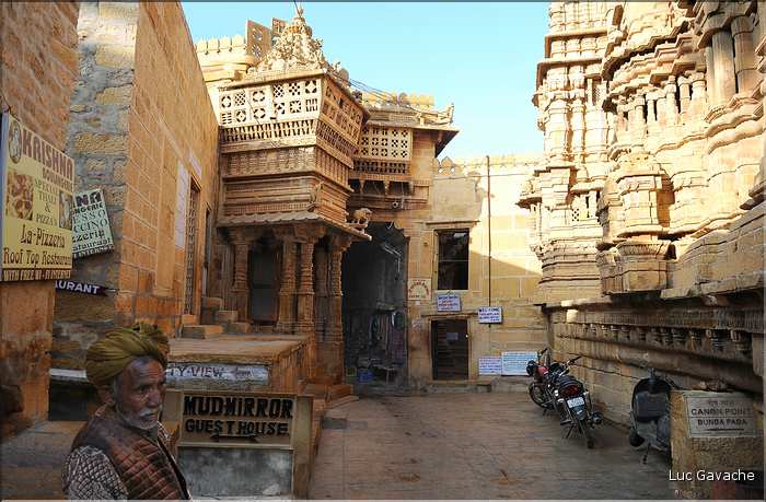 Au coeur de la forteresse de Jaisalmer se trouvent de magnifiques temples Jans. (5)