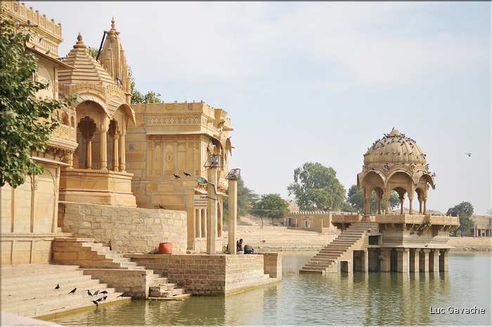 Le lac Garisar fut creusé au XIV ème pour les besoins en eau de Jaisalmer. (3)