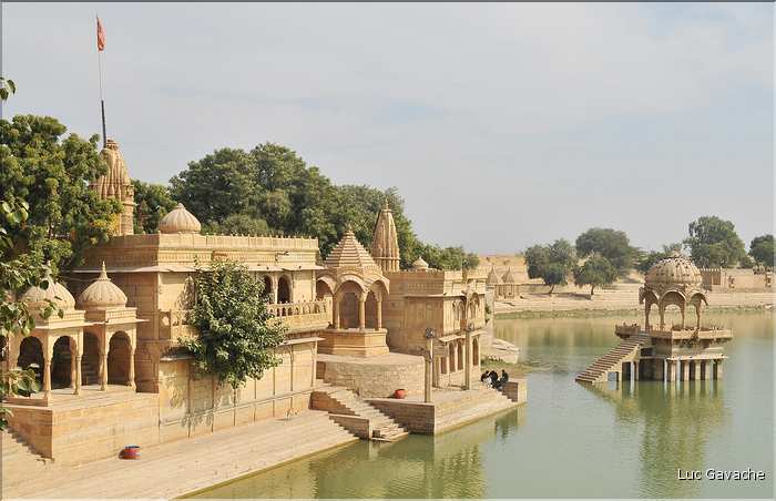 Le lac Garisar fut creusé au XIV ème pour les besoins en eau de Jaisalmer. (9)