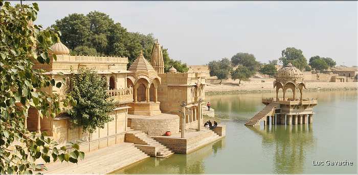 Le lac Garisar fut creusé au XIV ème pour les besoins en eau de Jaisalmer. (11)