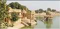 Le lac Garisar fut creusé au XIV ème pour les besoins en eau de Jaisalmer. (11)