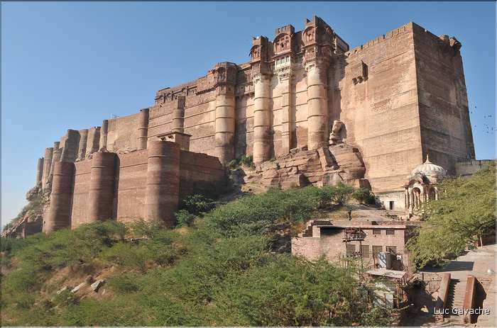 La forteresse de Mehrangarh -XV ème siècle- domine Jodhpur surnommée la ville bleu. (2)