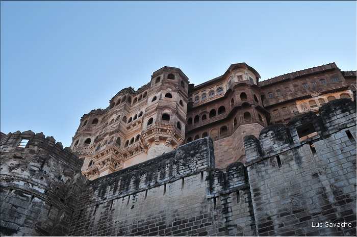 La forteresse de Mehrangarh -XV ème siècle- domine Jodhpur surnommée la ville bleu. (10)
