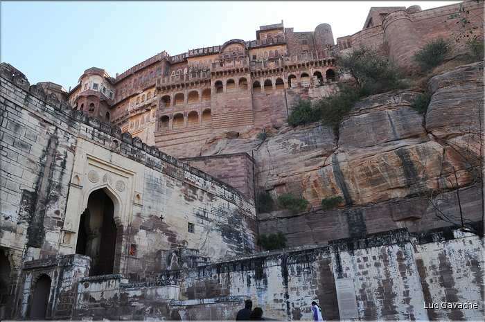 La forteresse de Mehrangarh -XV ème siècle- domine Jodhpur surnommée la ville bleu. (13)