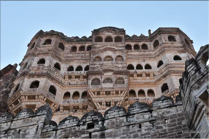 La forteresse de Mehrangarh -XV ème siècle- domine Jodhpur surnommée la ville bleu. (14)