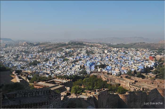 La forteresse de Mehrangarh -XV ème siècle- domine Jodhpur surnommée la ville bleu. (17)