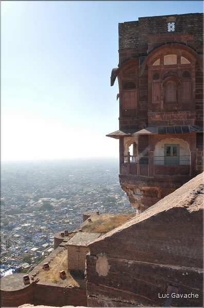 La forteresse de Mehrangarh -XV ème siècle- domine Jodhpur surnommée la ville bleu. (20)