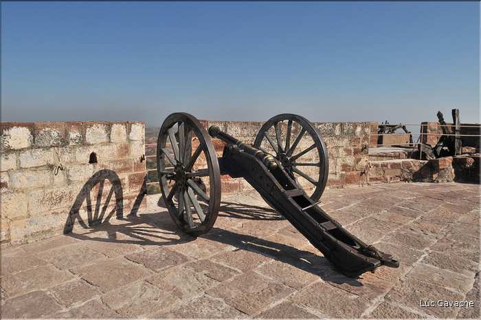 La forteresse de Mehrangarh -XV ème siècle- domine Jodhpur surnommée la ville bleu. (21)