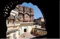 La forteresse de Mehrangarh -XV ème siècle- domine Jodhpur surnommée la ville bleu. (50)