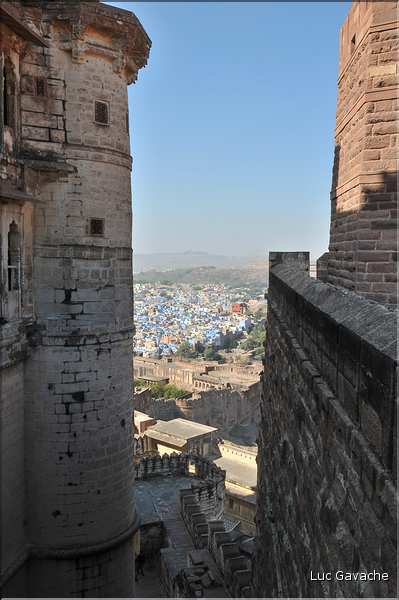 La forteresse de Mehrangarh -XV ème siècle- domine Jodhpur surnommée la ville bleu. (56)