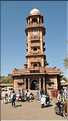 La tour de l'horloge est située au coeur du bazar Sardar et de la ville de Jodhpur. (4)