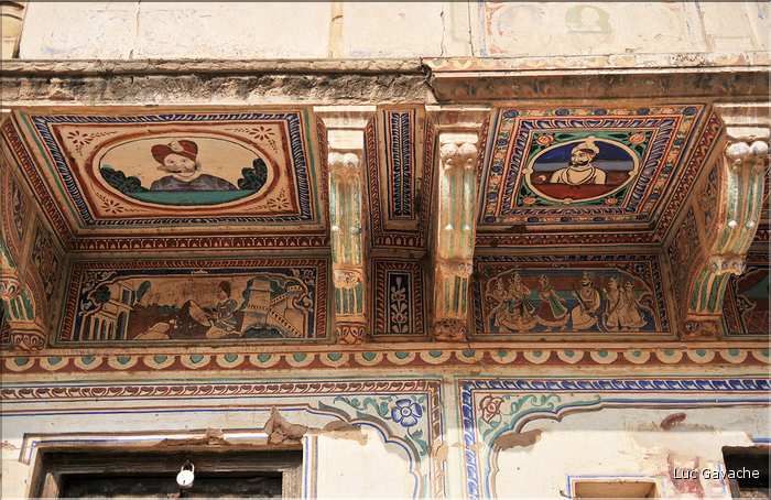 Les Haveli de Mandawa -maisons ornées de fresques colorées- sont surnommées la galerie d'art du Rajasthan. (20)