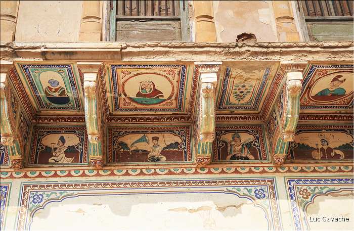 Les Haveli de Mandawa -maisons ornées de fresques colorées- sont surnommées la galerie d'art du Rajasthan. (23)
