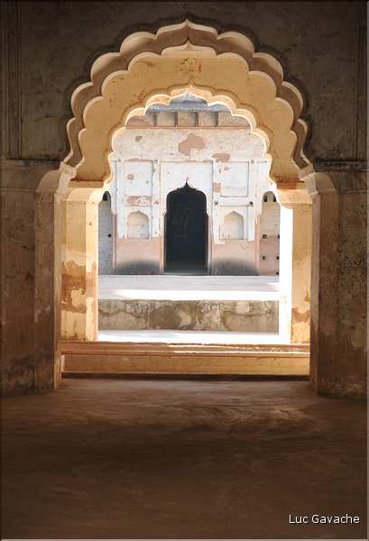 L'enceinte de la forteresse d'Orcha abrite les deux palais de Jahangir -XVII ème siècle- et de Rajah -XVI ème siècle. (13)