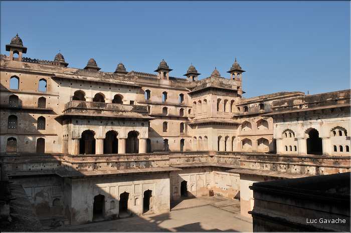 L'enceinte de la forteresse d'Orcha abrite les deux palais de Jahangir -XVII ème siècle- et de Rajah -XVI ème siècle. (21)