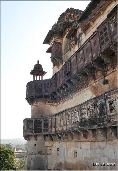 L'enceinte de la forteresse d'Orcha abrite les deux palais de Jahangir -XVII ème siècle- et de Rajah -XVI ème siècle. (29)