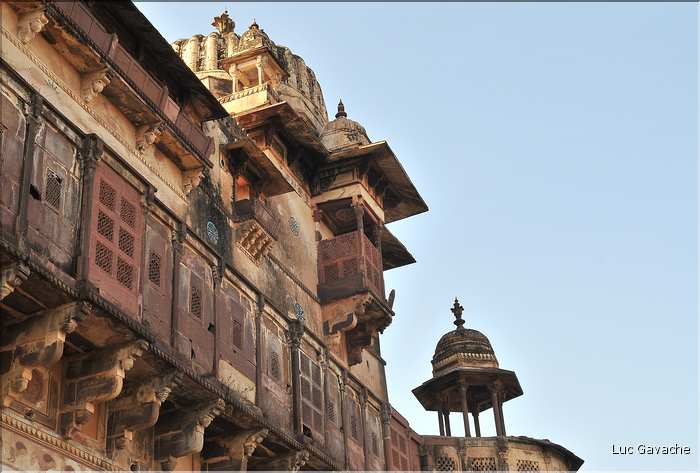 L'enceinte de la forteresse d'Orcha abrite les deux palais de Jahangir -XVII ème siècle- et de Rajah -XVI ème siècle. (30)