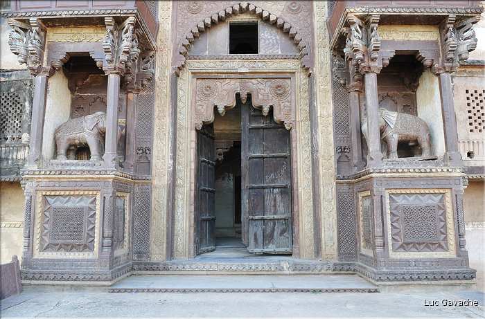 L'enceinte de la forteresse d'Orcha abrite les deux palais de Jahangir -XVII ème siècle- et de Rajah -XVI ème siècle. (32)