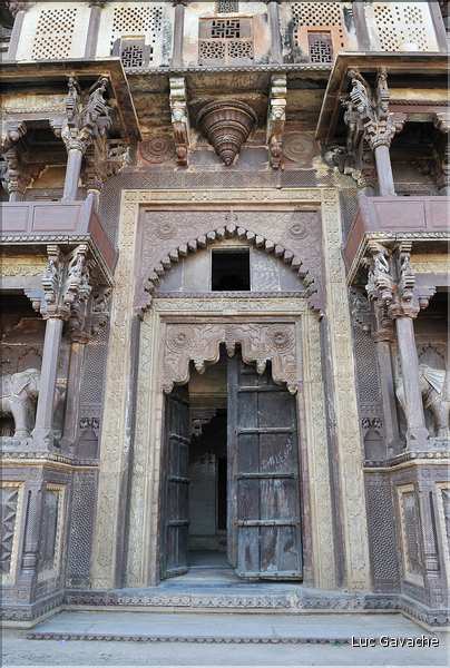 L'enceinte de la forteresse d'Orcha abrite les deux palais de Jahangir -XVII ème siècle- et de Rajah -XVI ème siècle. (34)