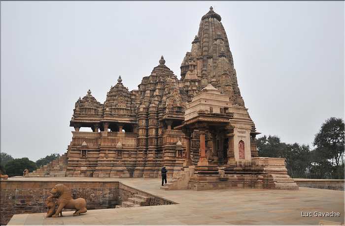 Daté de 1025, le temple de Kandariya est dédié à Shiva. Khajuraho. (4)