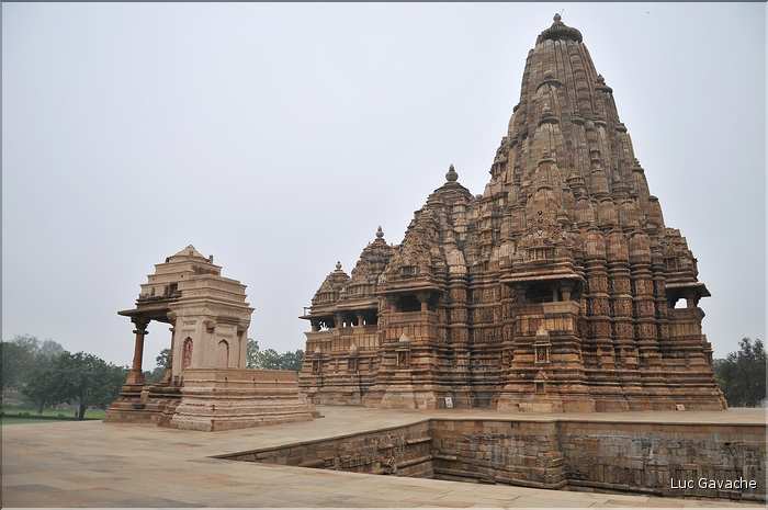 Daté de 1025, le temple de Kandariya est dédié à Shiva. Khajuraho. (5)
