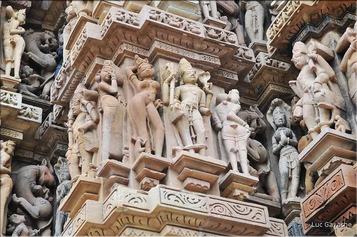 Daté de 1025, le temple de Kandariya est dédié à Shiva. Khajuraho. (10)