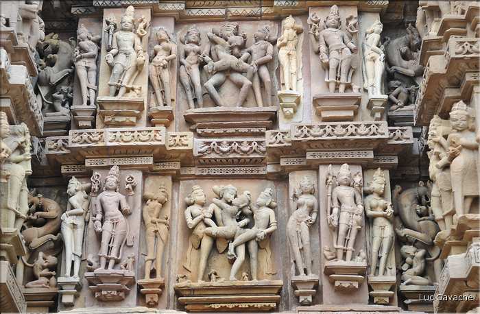 Daté de 1025, le temple de Kandariya est dédié à Shiva. Khajuraho. (13)