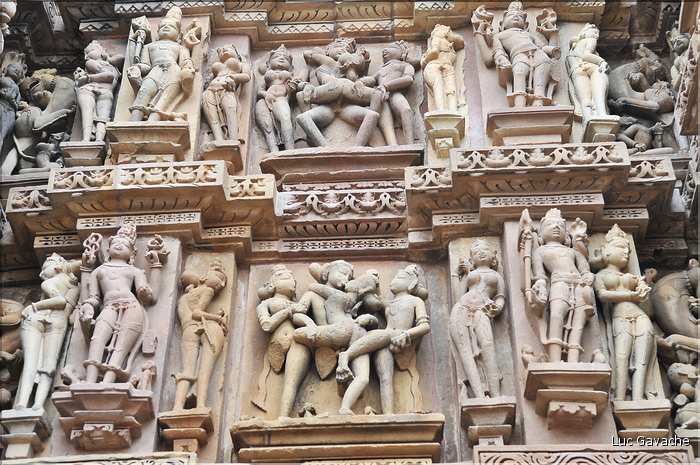 Daté de 1025, le temple de Kandariya est dédié à Shiva. Khajuraho. (16)