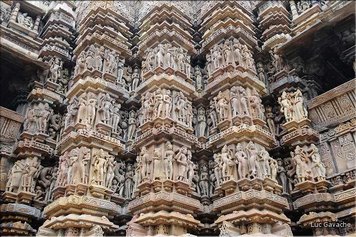 Daté de 1025, le temple de Kandariya est dédié à Shiva. Khajuraho. (23)