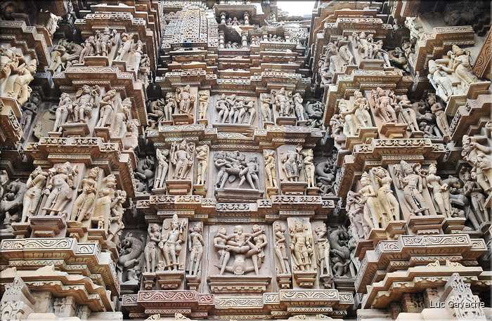 Daté de 1025, le temple de Kandariya est dédié à Shiva. Khajuraho. (30)