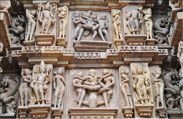 Daté de 1025, le temple de Kandariya est dédié à Shiva. Khajuraho. (32)