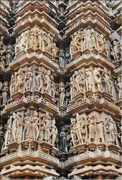 Daté de 1025, le temple de Kandariya est dédié à Shiva. Khajuraho. (33)