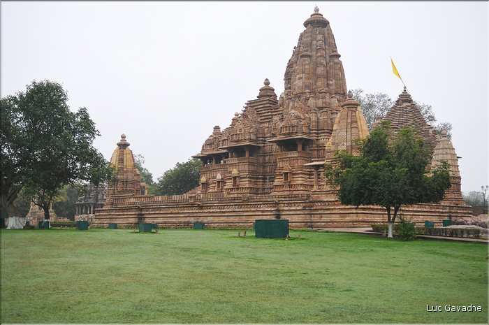 Le temple de Lakshmana qui fut érigé en 954, est également dédié à Shiva. Khajuraho. (2)