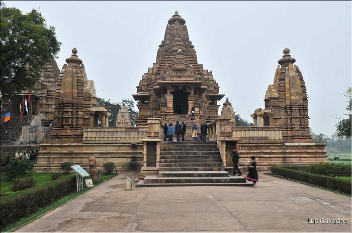 Le temple de Lakshmana qui fut érigé en 954, est également dédié à Shiva. Khajuraho. (6)