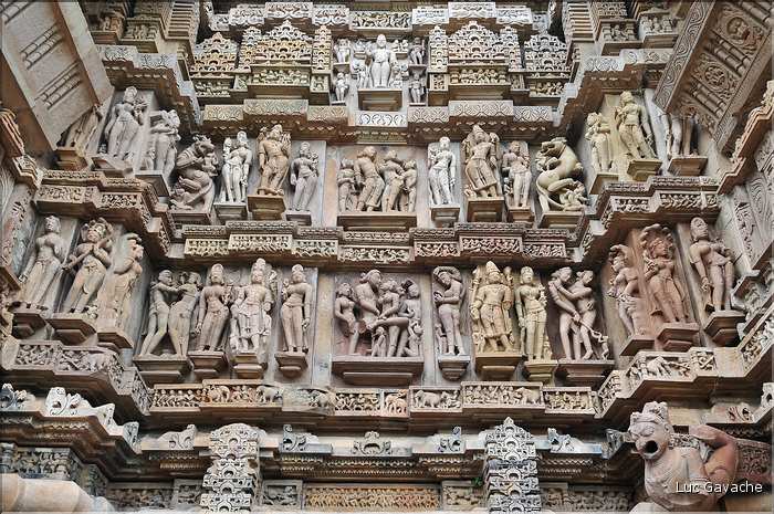 Le temple de Lakshmana qui fut érigé en 954, est également dédié à Shiva. Khajuraho. (12)