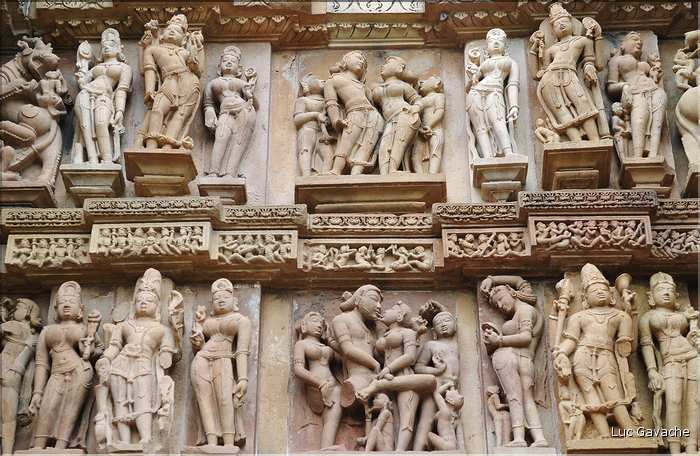 Le temple de Lakshmana qui fut érigé en 954, est également dédié à Shiva. Khajuraho. (13)
