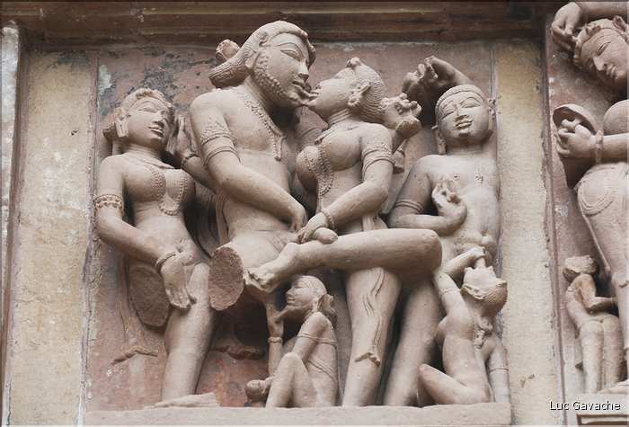 Le temple de Lakshmana qui fut érigé en 954, est également dédié à Shiva. Khajuraho. (18)