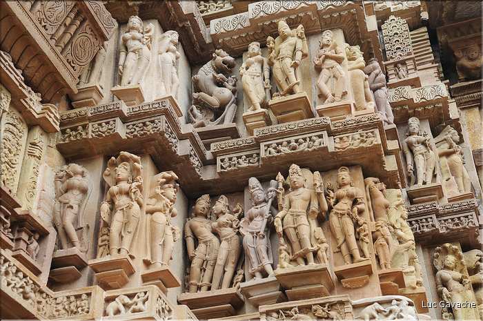 Le temple de Lakshmana qui fut érigé en 954, est également dédié à Shiva. Khajuraho. (21)