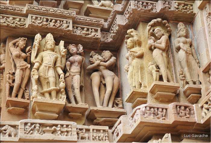 Le temple de Lakshmana qui fut érigé en 954, est également dédié à Shiva. Khajuraho. (24)