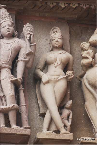 Le temple de Lakshmana qui fut érigé en 954, est également dédié à Shiva. Khajuraho. (29)